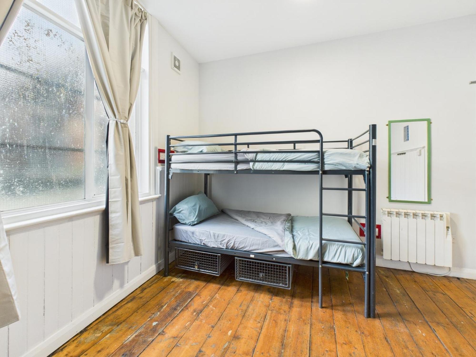 Bunk Bed in Small Mixed Dormitory Room
