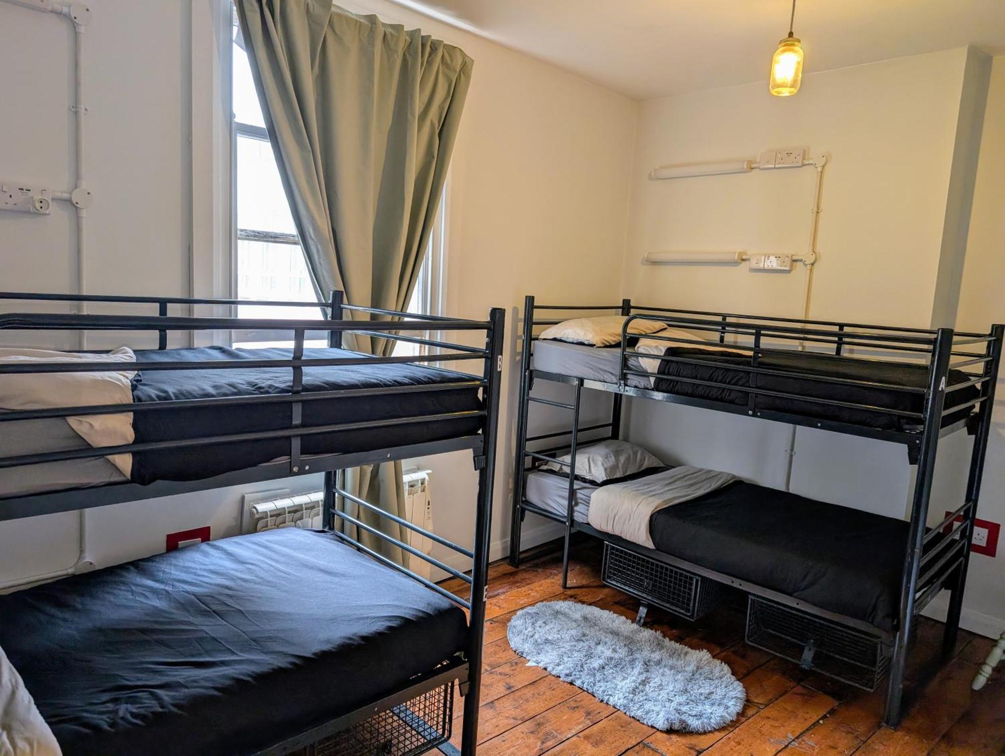 Bunk Bed in Small Mixed Dormitory Room
